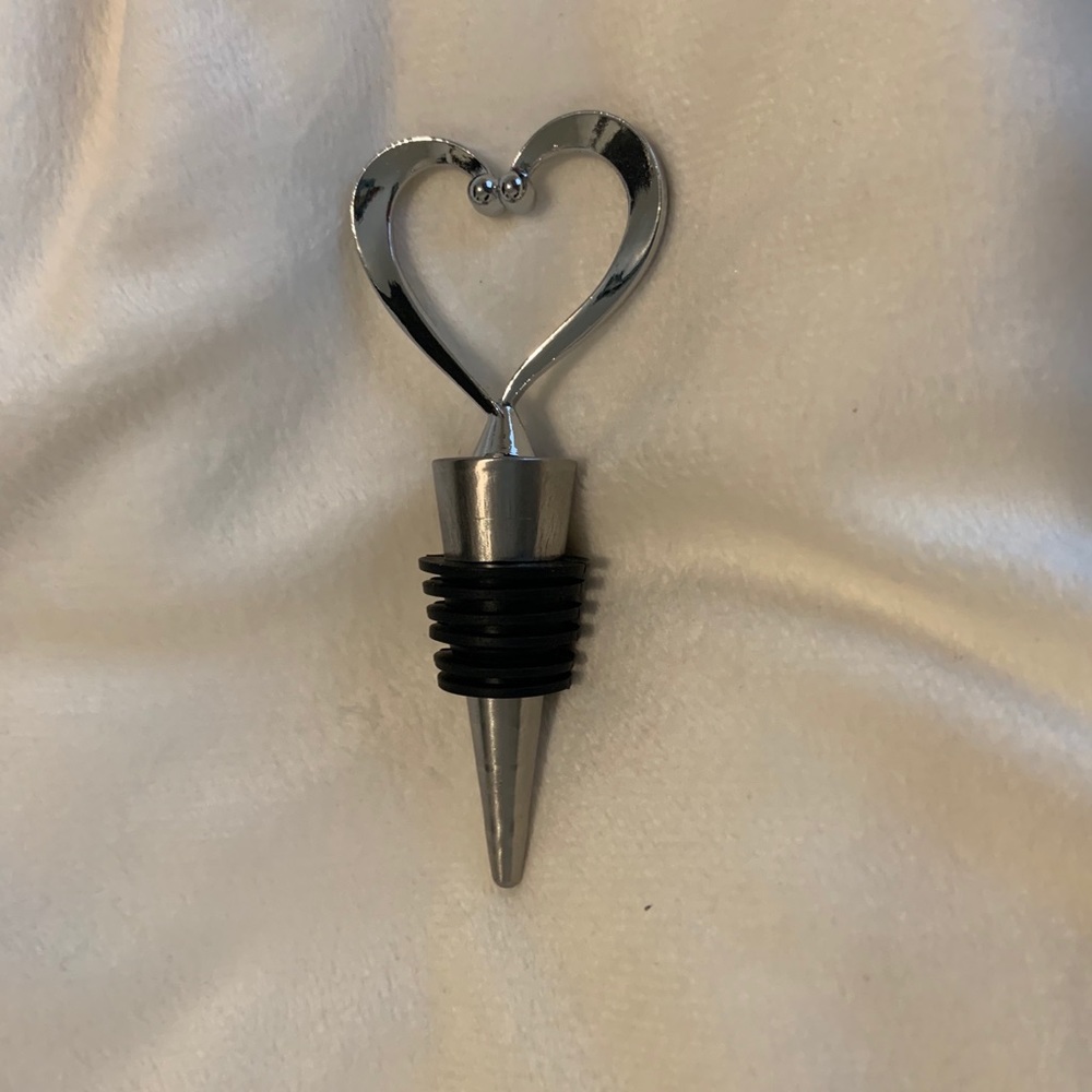 Set of 14 heart shaped wine stoppers